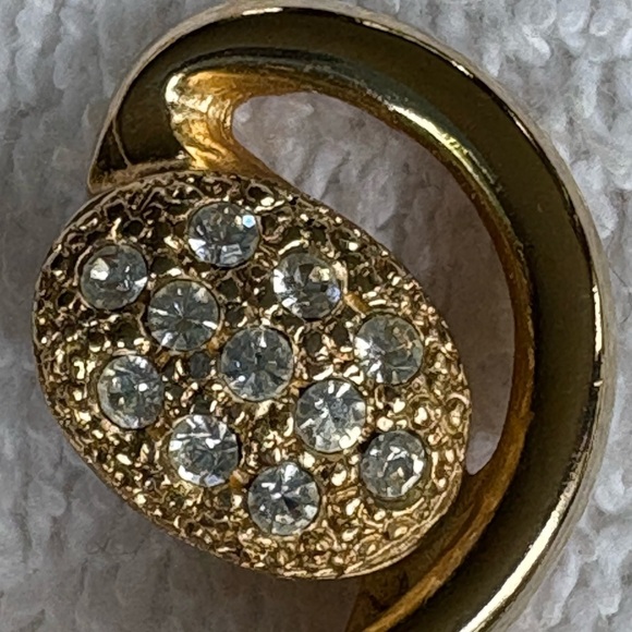 Vintage Gold Tone Unisex Swirl Brooch with Pave Rhinestones - Picture 2 of 9